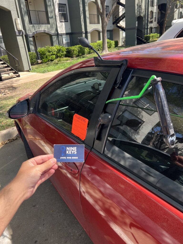 Emergency car lockout service in Richardson, TX – mobile locksmith unlocking vehicle safely